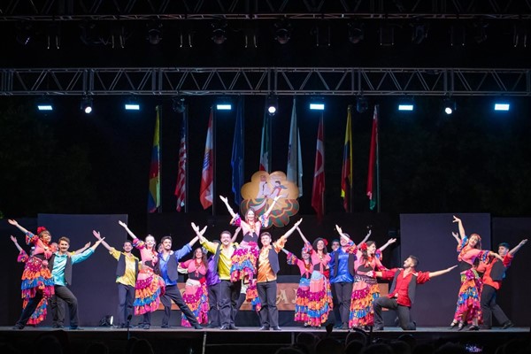 Nilüfer Halk Dansları Topluluğu İtalya’dan ödülle döndü