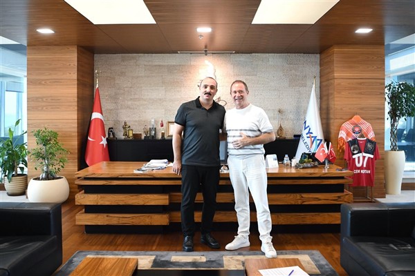 Başkan Kotan, sanatçı Sümer Ezgü’yü ağırladı