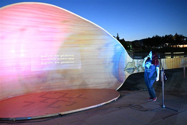 Çekiç Ali Müzik Durağı’nda karaoke performansları