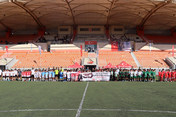 İzmit’te Zafer Kupası Futbol Turnuvası tamamlandı