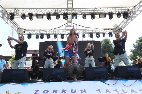 Zorkun Çocuk Şenlikleri, Demet Akalın konseriyle tamamlandı