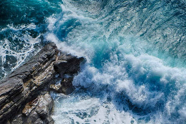 Giresun’da olumsuz hava şartları nedeniyle denize girmek yasaklandı