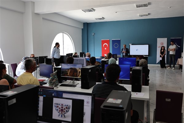 Kütahya’da Dijital Form ve Desen Tasarımı Eğitimi gerçekleştirildi