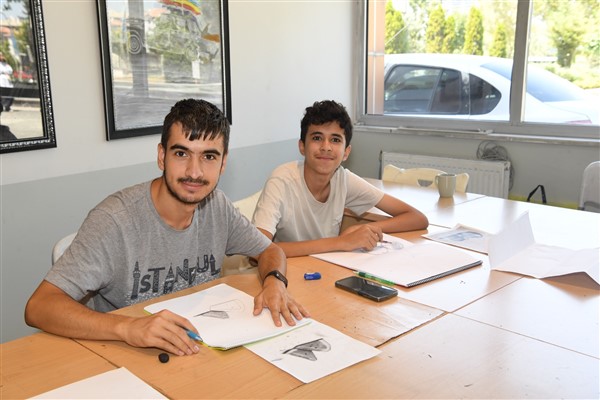 Otizmli çocuklar, Büyükşehir Sanat Merkezi’ndeki kurslarda yeteneklerini sergiliyor