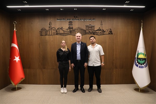 Nöbetçi Kitaphanelerde sınava hazırlan öğrencilerden Başkan Taban’a ziyaret