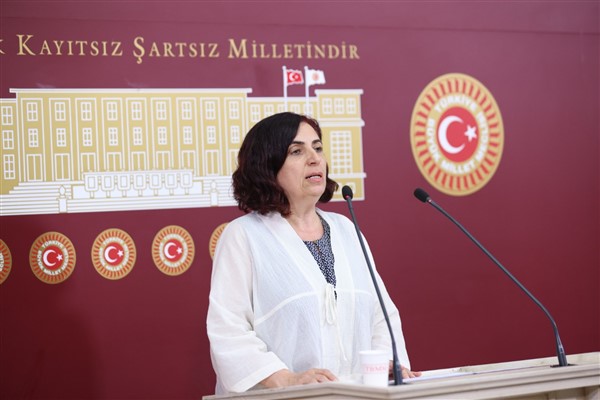 DEM Partili Çelenk’ten Bakan Kurum’a soru yönergesi