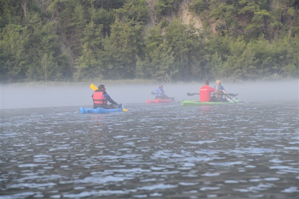Osmaniye’de sisler içerisinde kano etkinliği