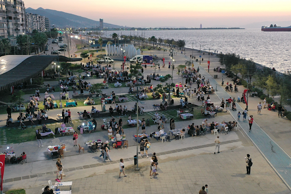 Konak’ta kadın üreticilere destek için Gece Kermesi düzenlendi