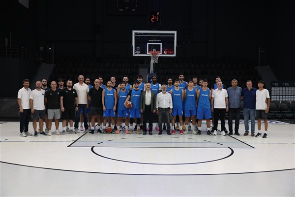 Başkan Çiftçi’den, basketbol takımına ziyaret
