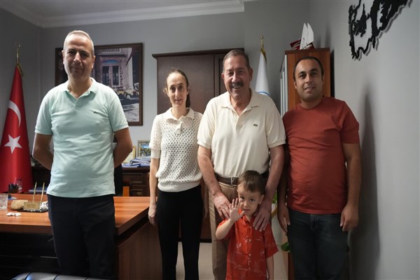 DMD hastası Göktuğ ve ailesi, Başkan Topuz’u ziyaret etti