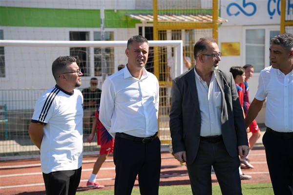 Başkan Sarıkurt, Çorlu Belediyesi Şehir Stadyumu’nda genç sporcuların antrenmanını izledi