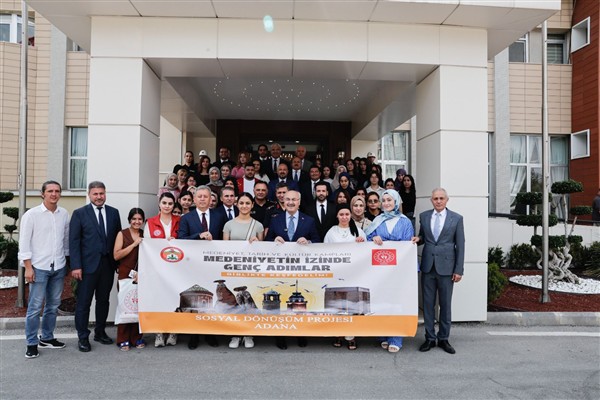 Adana’dan 40 kız öğrenci ‘Medeniyet, Tarih ve Kültür’ kampına yola çıktı