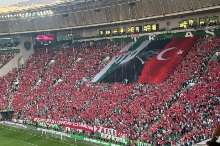 Bursaspor taraftarından 30 Ağustos kutlaması