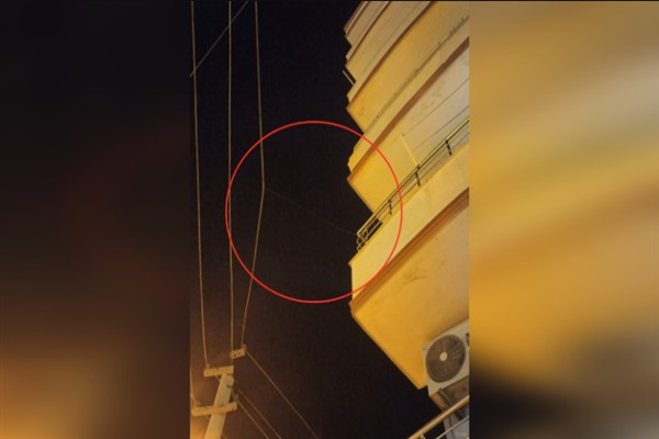 Elektrik hattına kanca atan kişi, mahalleyi elektriksiz bıraktı