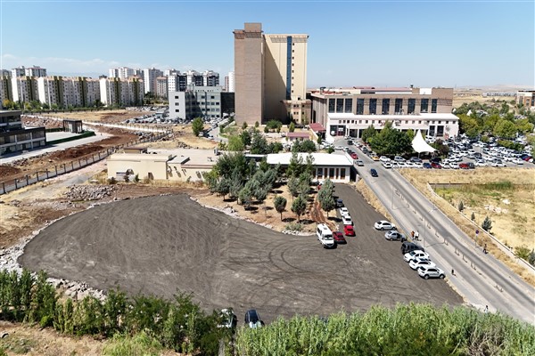 Gazi Yaşargil Eğitim ve Araştırma Hastanesi’ne 4 bin 500 metrekarelik ücretsiz otopark