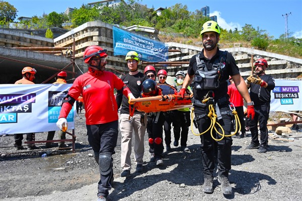 Beşiktaş’ta deprem tatbikatı gerçekleştirildi