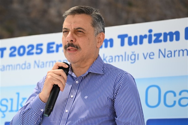 Vali Çiftçi, Narman’da Aşık Sümmani’yi andı