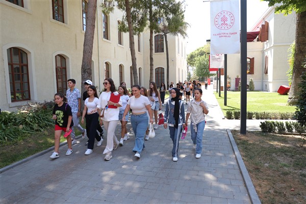 Konaklı çocuklara bilim ve kültür dolu gezi