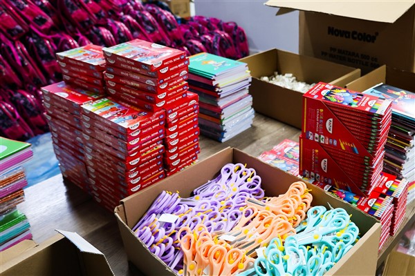 Gemlik Belediyesi kırtasiye desteğine devam ediyor