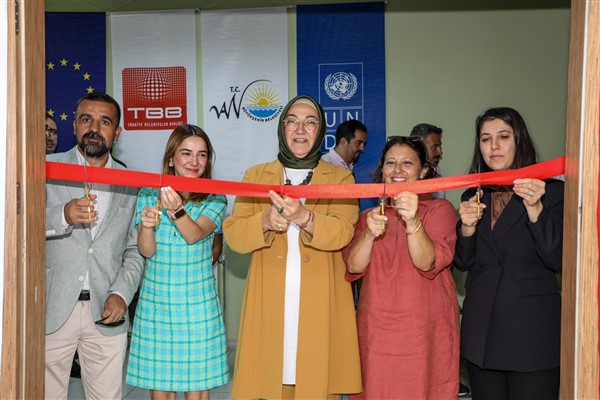 Van Büyükşehir Belediyesi, Gençlik Merkezi’ni hizmete açtı