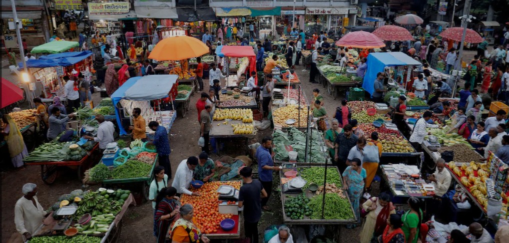 S&P Hindistan’ın uzun vadeli ülke kredi notunu “BBB-”den “BBB”ye yükseltti