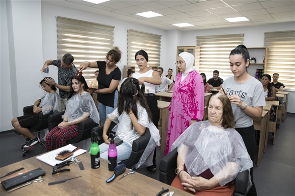 Mersin Büyükşehir Belediyesi’nden ücretsiz ‘Kuaförlük Kursu’