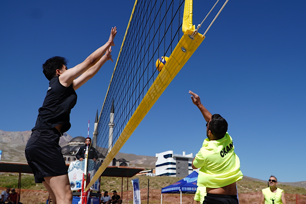 Erciyes’te “En Havalı Voleybol Turnuvası” başladı