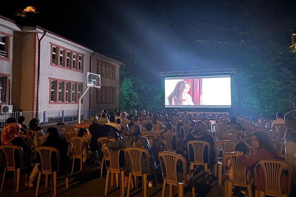 ‘Yazlık Sinema Günleri’ gösterimleri devam ediyor