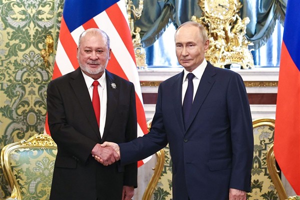 Putin, Malezya Kralı Sultan İbrahim ile görüştü
