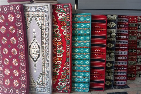 Diyarbakır’ın Sur ilçesinde 35 yıllık emekle yaşatılan bir zanaat: Yöresel halı dokumacılı