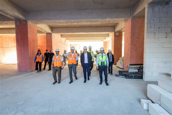 İzmir Büyükşehir Belediyesi Eşrefpaşa Hastanesi’nde çalışmalar sürdürülüyor