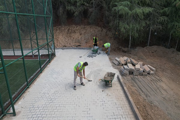 Park ve Bahçeler ekiplerinden çevre düzenleme çalışmaları