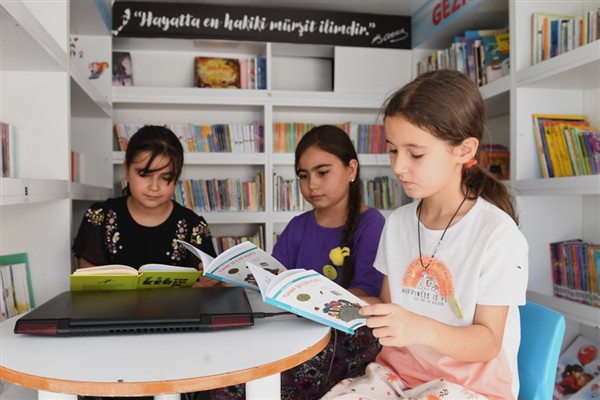 Osmangazi Belediyesi’nin “Gezici Kütüphanesi”