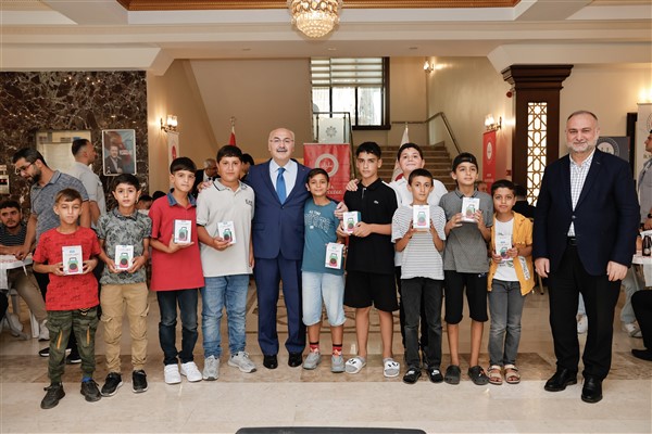 Adana Valisi Köşger, Kur’an kursu öğrencileriyle bir araya geldi