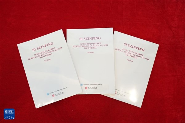 “Xi Jinping: İnsan Haklarına Saygı ve Koruma“ kitabı Özbekçe’de