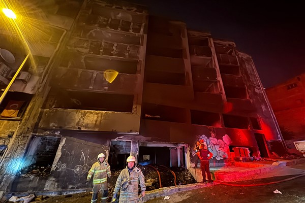 Konak’ta çıkan yangında 2 kişi kurtarıldı