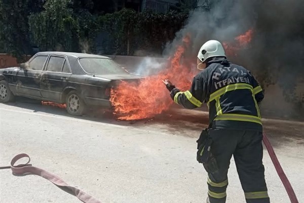 Defne’de otomobil yangını