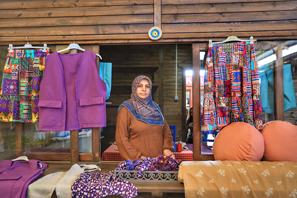 Kayapınar’daki Kadın Emeği Çarşısı’na iki yeni işyeri eklendi.