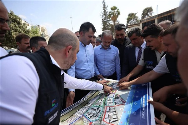 Bakan Kurum, yerinde dönüşüm çalışmalarını inceledi