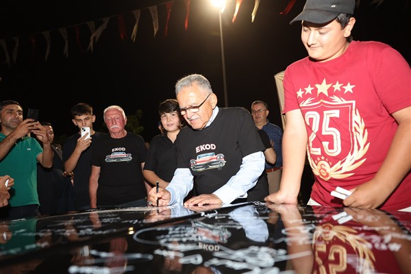 Büyükkılıç, 7’nci Kayseri Klasik Otomobil Festivali’ne katıldı