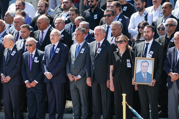 CHP Genel Başkanı Özel, Halil Şıvgın’ın cenaze törenine katıldı