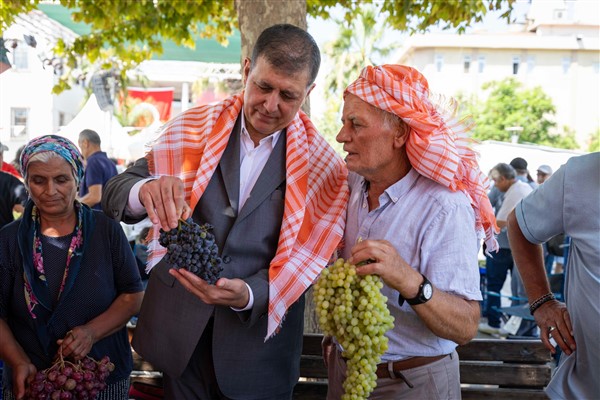 Urla’da geleneksel bağbozumu şenliği başladı