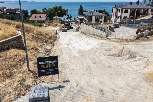 Gemlik Belediyesi, yol çalışmalarına devam ediyor