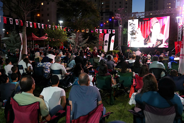 Keçiören’de açık hava sinema gösterimi yapıldı