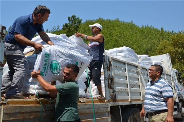 Antalya Büyükşehir Belediyesi, Alanyalı çiftçilere 10 ton kaolin kili dağıttı
