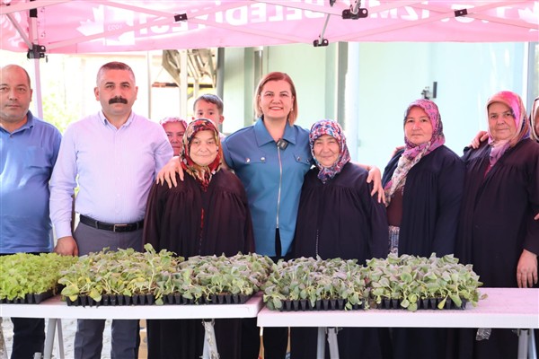 İzmit Belediyesi’nden üreticilere fide desteği