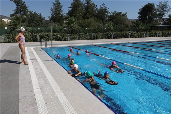 Muğla Büyükşehir Belediyesi’nden çocuklara ücretsiz yüzme kursu