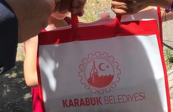 Karabük Belediyesi şükür kurbanı kestirdi, etler ihtiyaç sahiplerine ulaştırıldı