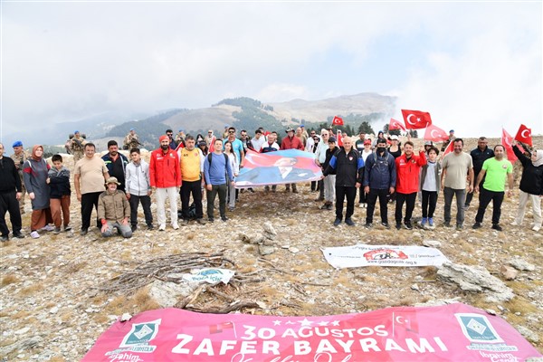 Osmaniye’de “Zafer Yürüyüşü” düzenlendi