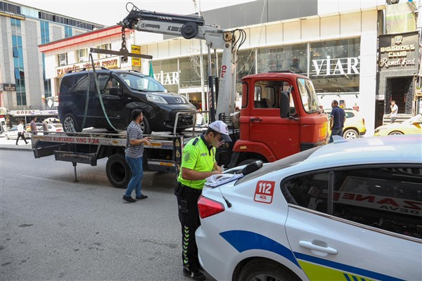 Van’da otobüs durakları, engelli rampaları ve yaya geçitlerinde denetim